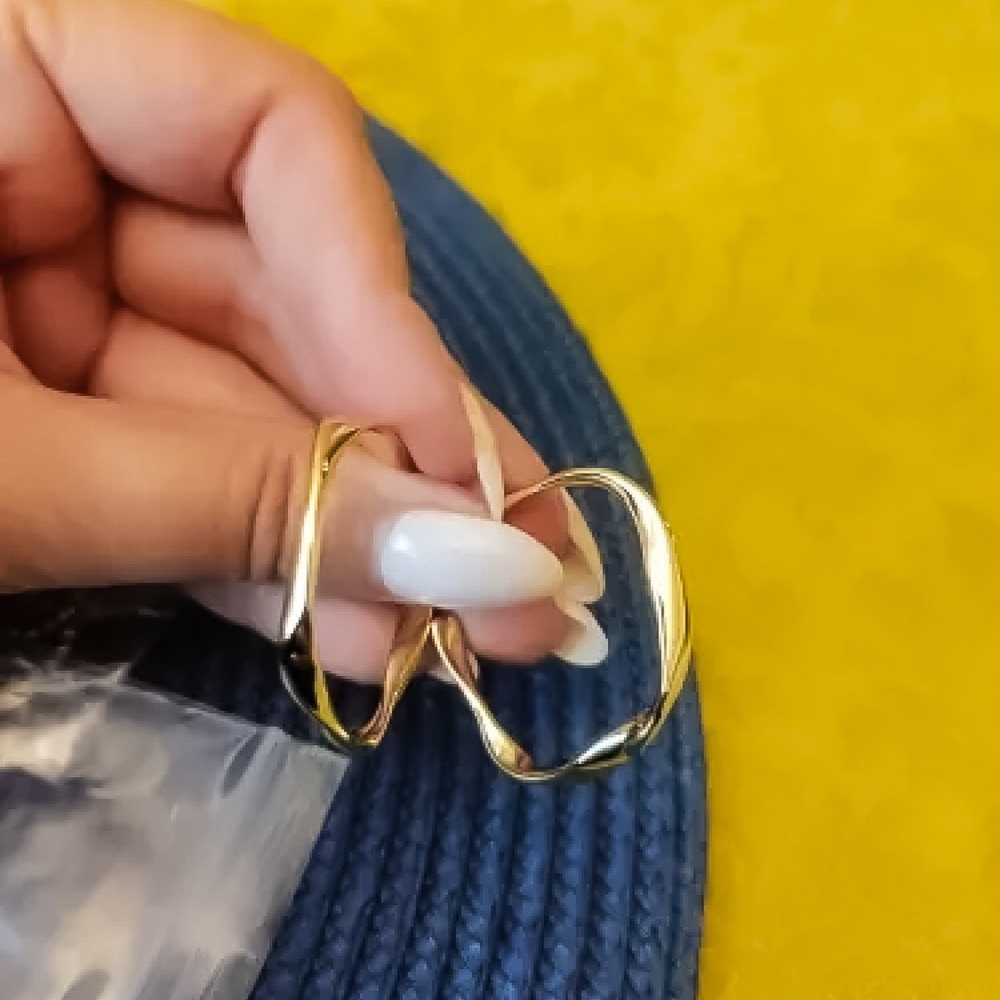 ⚜️[𝟯/$𝟭𝟴]⚜️Big Gold 925 Post Hoop Earrings NEW - Picture 7 of 8